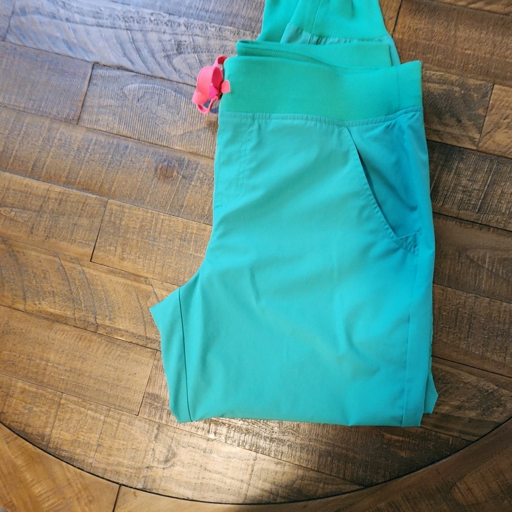Figs safety green scrub pants